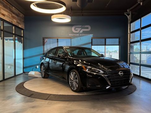 Used 2024 Nissan Altima 2.5 SL AWD/4WD image 1