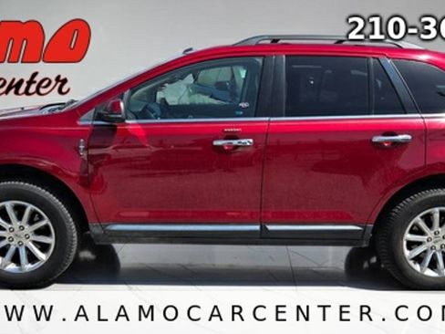 Used 2013 Lincoln MKX FWD image 2