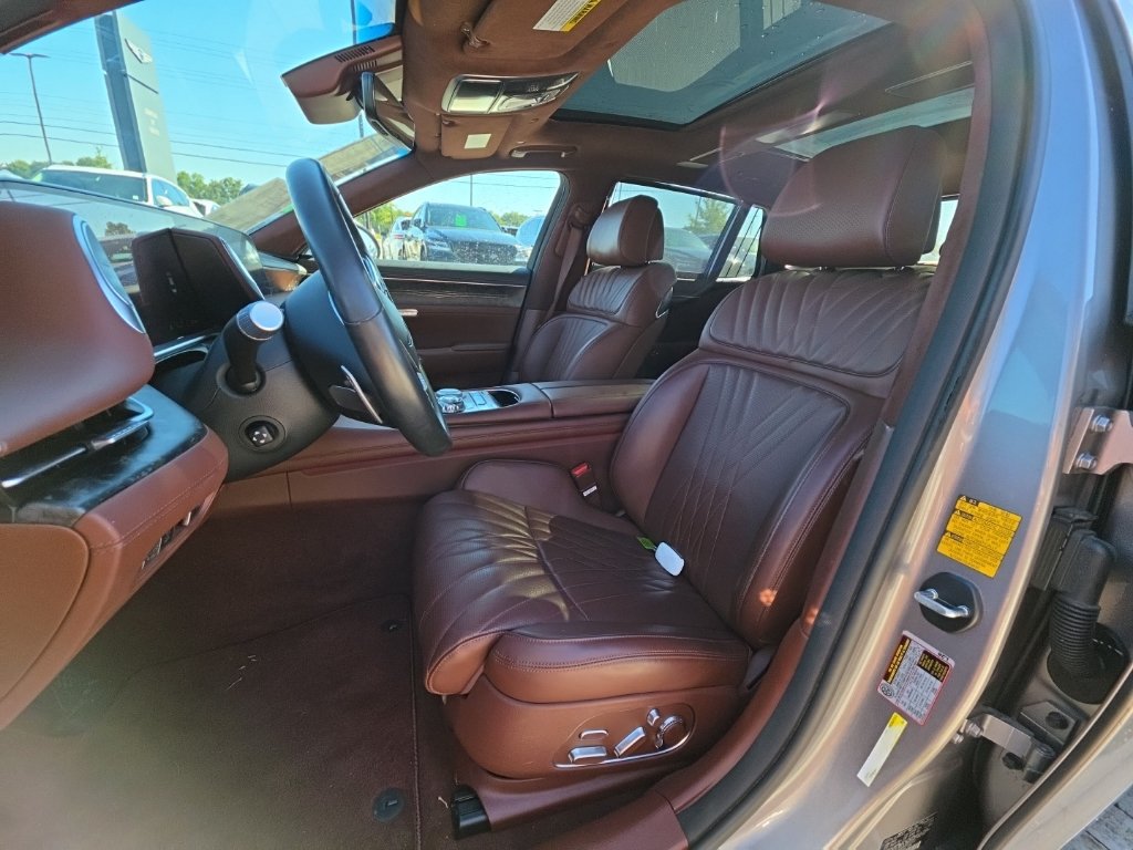 Used 2023 Genesis G90 3.5T AWD/4WD image 12