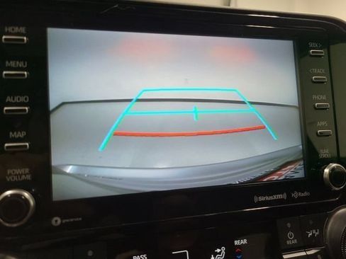 Used 2022 Toyota Highlander XLE AWD/4WD image 34