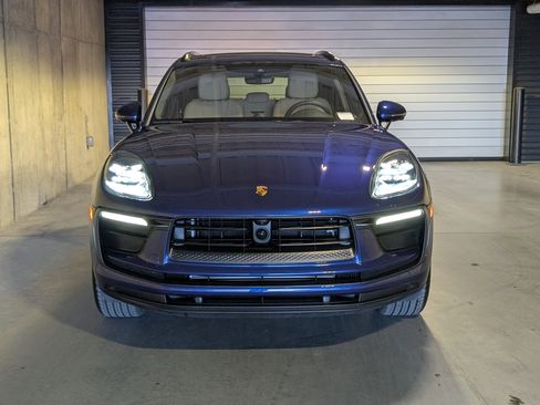 Certified 2025 Porsche Macan image 12