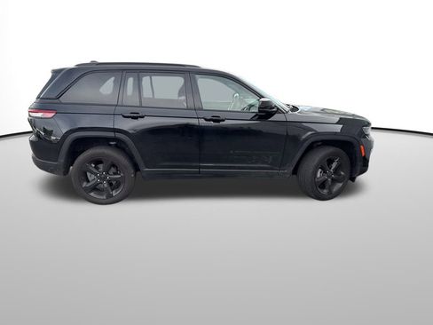 Used 2024 Jeep Grand Cherokee Altitude image 36