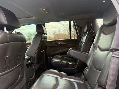 Used 2019 Cadillac Escalade Luxury image 13