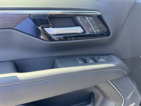 Used 2025 Chevrolet Tahoe Premier image 13