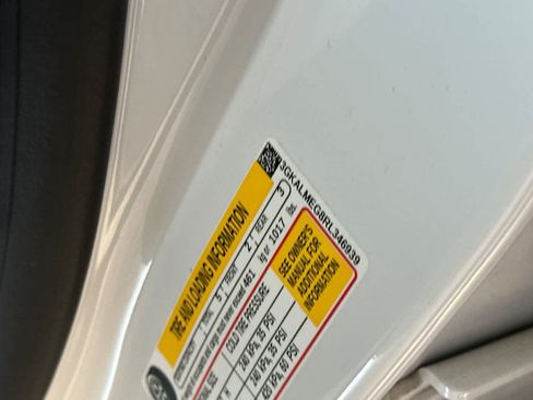 Used 2024 GMC Terrain SLE FWD image 29