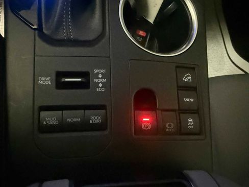 Certified 2023 Toyota Highlander XLE image 35