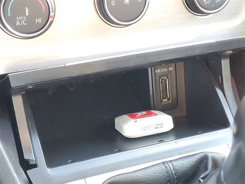 Used 2015 Volkswagen Golf S image 20