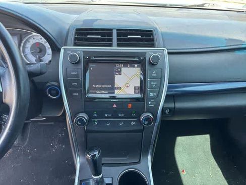 Used 2016 Toyota Camry SE image 19