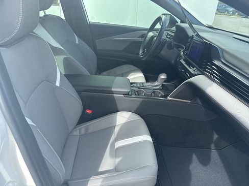 Used 2025 Toyota Camry SE image 31