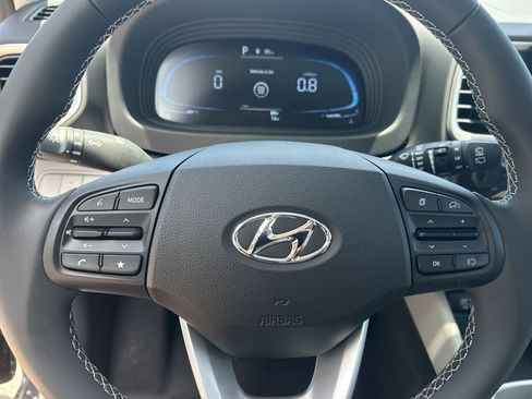 New 2025 Hyundai Venue SEL image 19