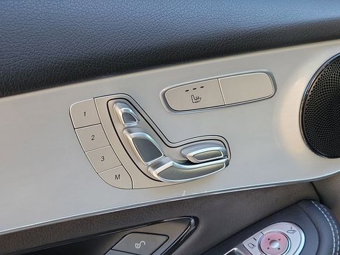 Used 2022 Mercedes-Benz GLC 300 4MATIC image 25