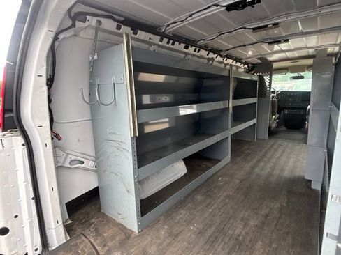 Used 2018 Chevrolet Express 3500 Extended w/ Driver Convenience Package RWD image 17