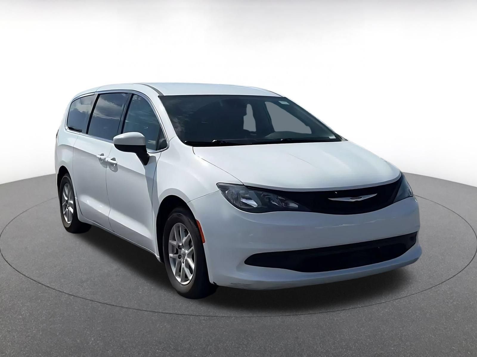 Used 2023 Chrysler Voyager LX FWD image 3