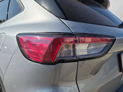 Used 2021 Ford Escape SE w/ SE Sport Appearance Package FWD image 12