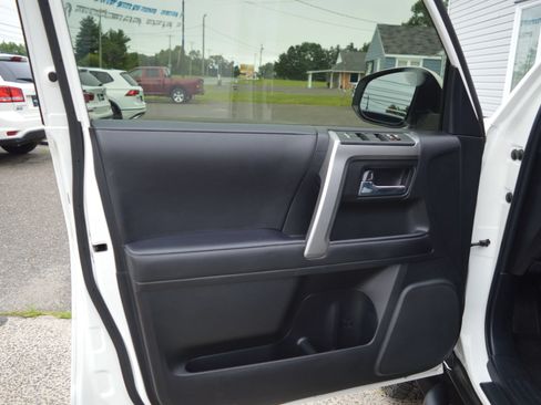 Used 2023 Toyota 4Runner SR5 Premium w/ Moonroof Package RWD image 27