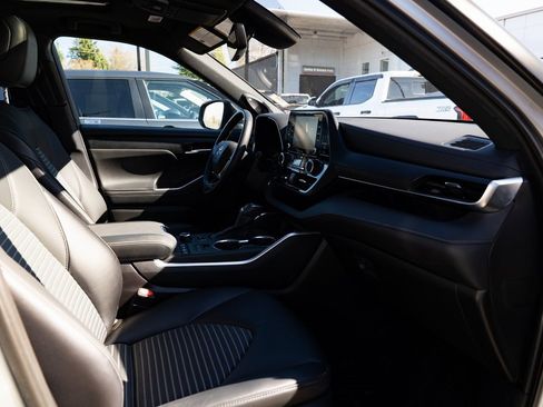 Used 2021 Toyota Highlander XSE image 24