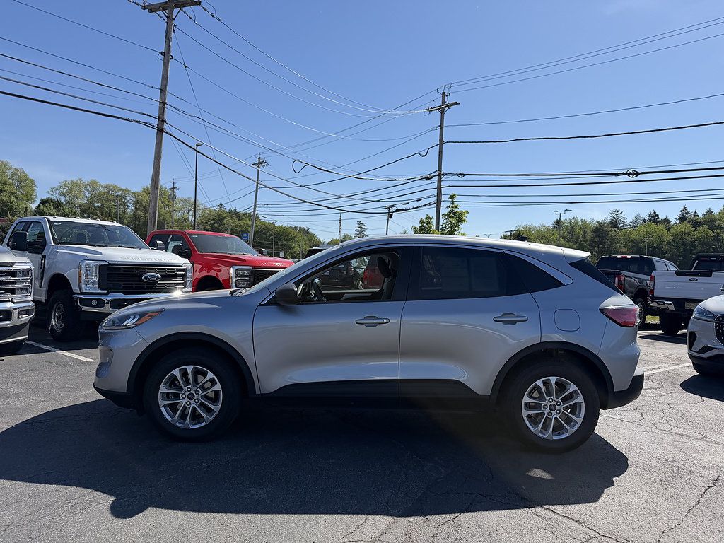 Certified 2022 Ford Escape SE w/ Cold Weather Package AWD/4WD image 4