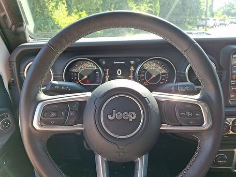 Used 2020 Jeep Gladiator Overland AWD/4WD image 23