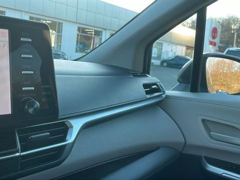 Certified 2022 Toyota Sienna LE image 16