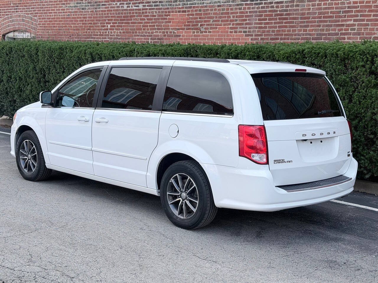Used 2017 Dodge Grand Caravan SXT FWD image 5