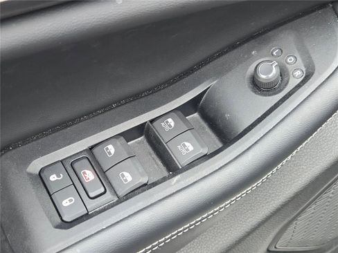 Used 2025 Jeep Grand Cherokee L Altitude image 23