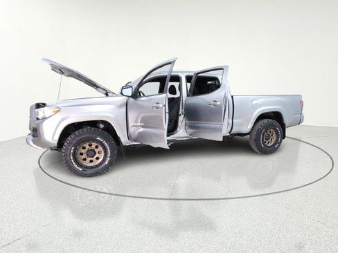 Used 2019 Toyota Tacoma TRD Off-Road image 14