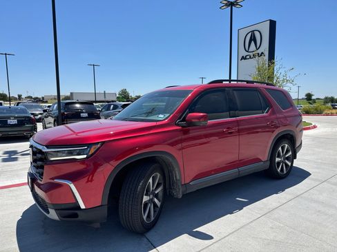 Used 2025 Honda Pilot Touring image 4