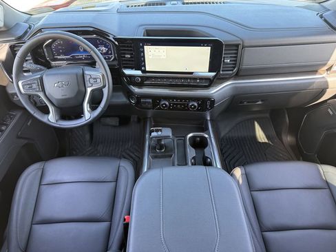 Used 2025 Chevrolet Silverado 1500 LT Trail Boss w/ LT Trail Boss Premium Package AWD/4WD image 12