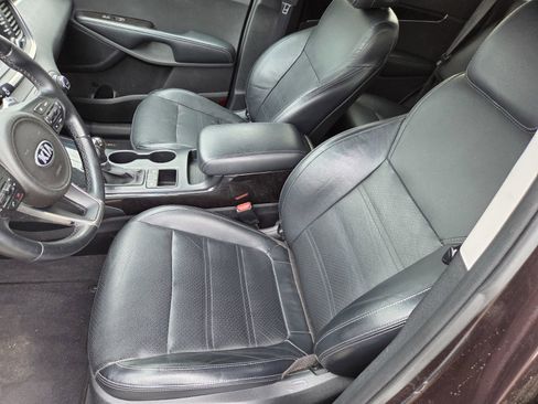 Used 2017 Kia Sorento EX image 8