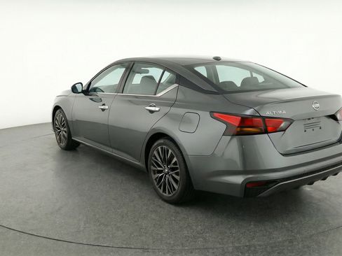 Used 2025 Nissan Altima 2.5 SV FWD image 6