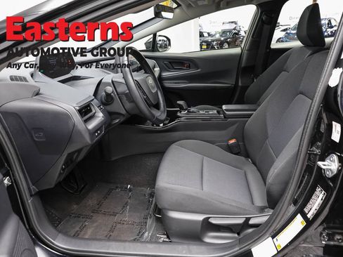 Used 2025 Toyota Prius LE FWD image 13