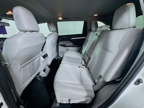 Used 2018 Toyota Highlander Plus FWD image 28