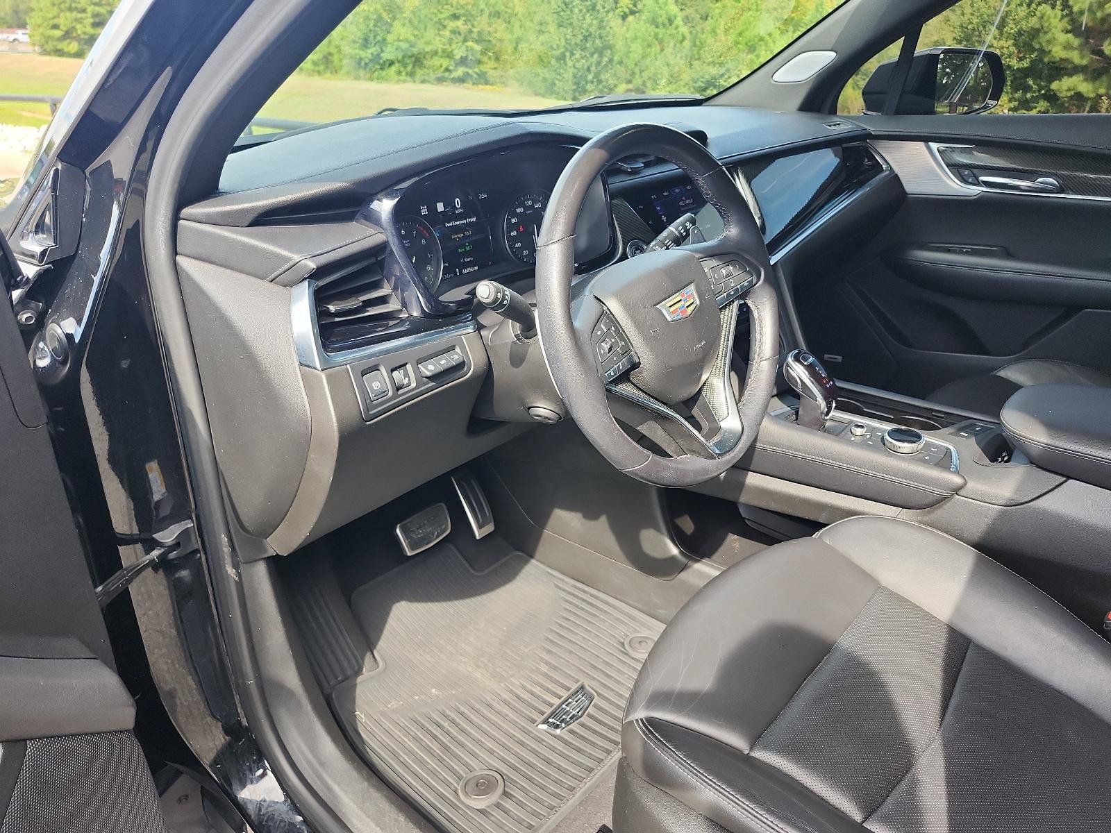 Used 2022 Cadillac XT6 Sport w/ Technology Package AWD/4WD image 16