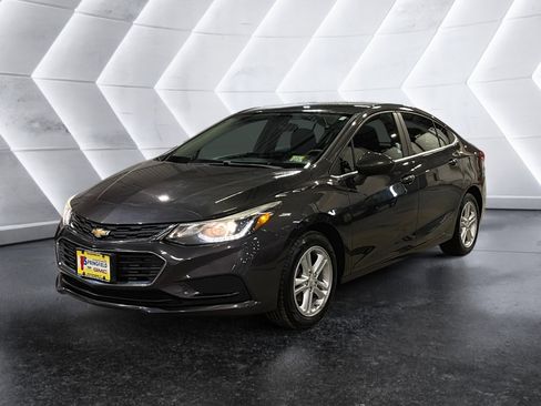 Used 2017 Chevrolet Cruze LT w/ Convenience Package image 2