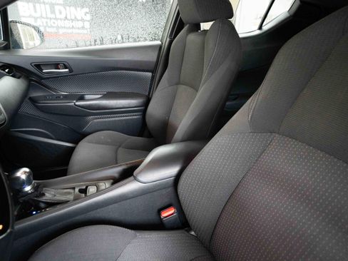 Used 2018 Toyota C-HR XLE FWD image 10