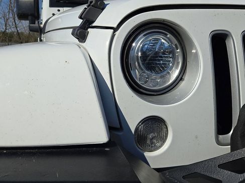 Used 2018 Jeep Wrangler Unlimited Sahara w/ Connectivity Group image 8