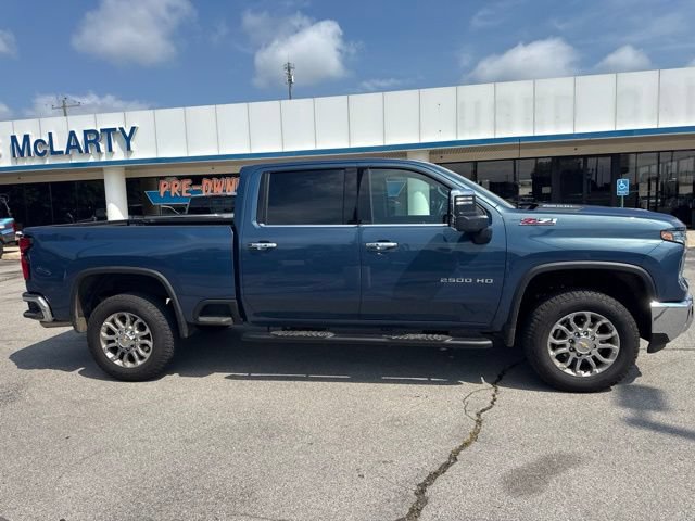 Used 2025 Chevrolet Silverado 2500 LTZ w/ LTZ Convenience Package AWD/4WD image 2