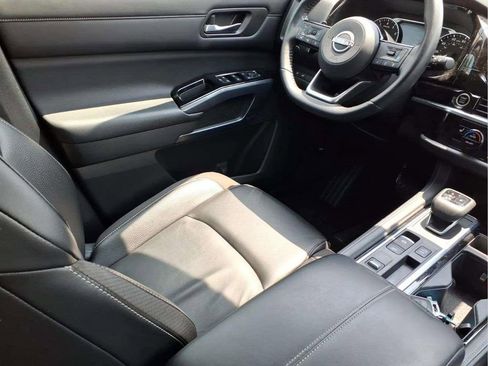 Used 2023 Nissan Pathfinder SL FWD image 10