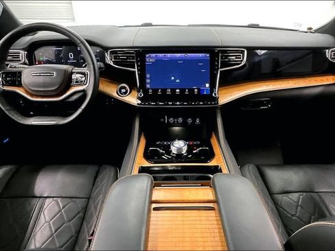 Used 2025 Jeep Grand Wagoneer L Series III w/ Rear-Seat Entertainment Group AWD/4WD image 17
