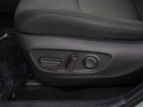 Used 2022 Toyota RAV4 XLE AWD/4WD image 22
