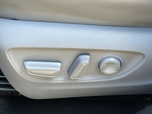 Used 2022 Toyota Highlander XLE image 19