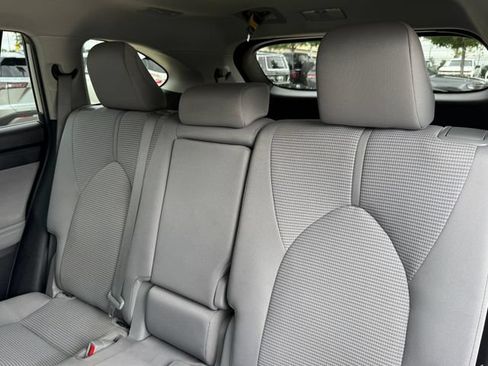 Used 2023 Toyota Highlander L FWD image 27