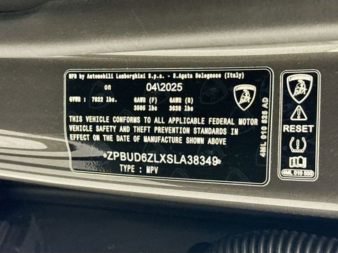 Used 2025 Lamborghini Urus SE image 36