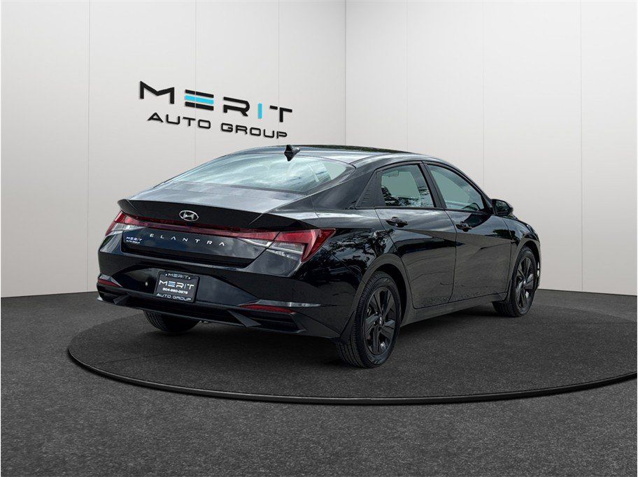Used 2023 Hyundai Elantra SEL FWD image 9