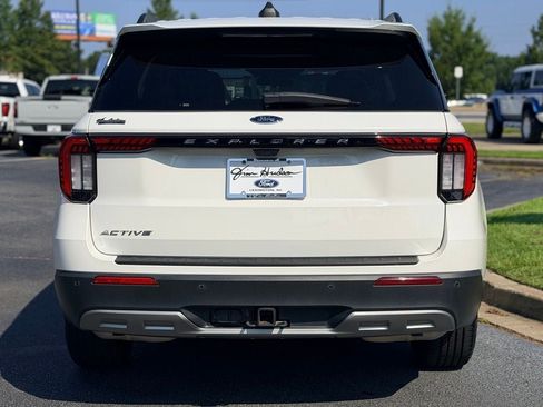 Certified 2025 Ford Explorer Active w/ Active Comfort Package RWD image 6