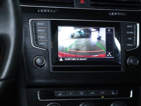 Used 2015 Volkswagen GTI SE image 26