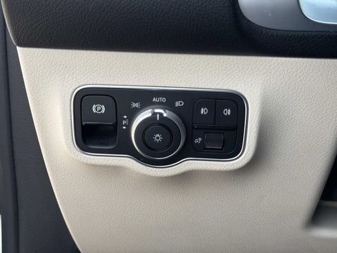 Used 2023 Mercedes-Benz GLB 250 image 21