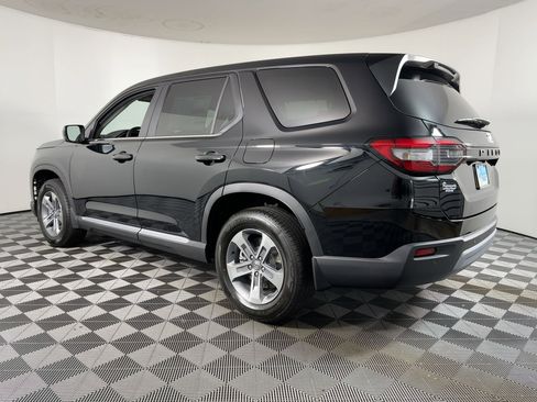 New 2025 Honda Pilot EX-L image 3