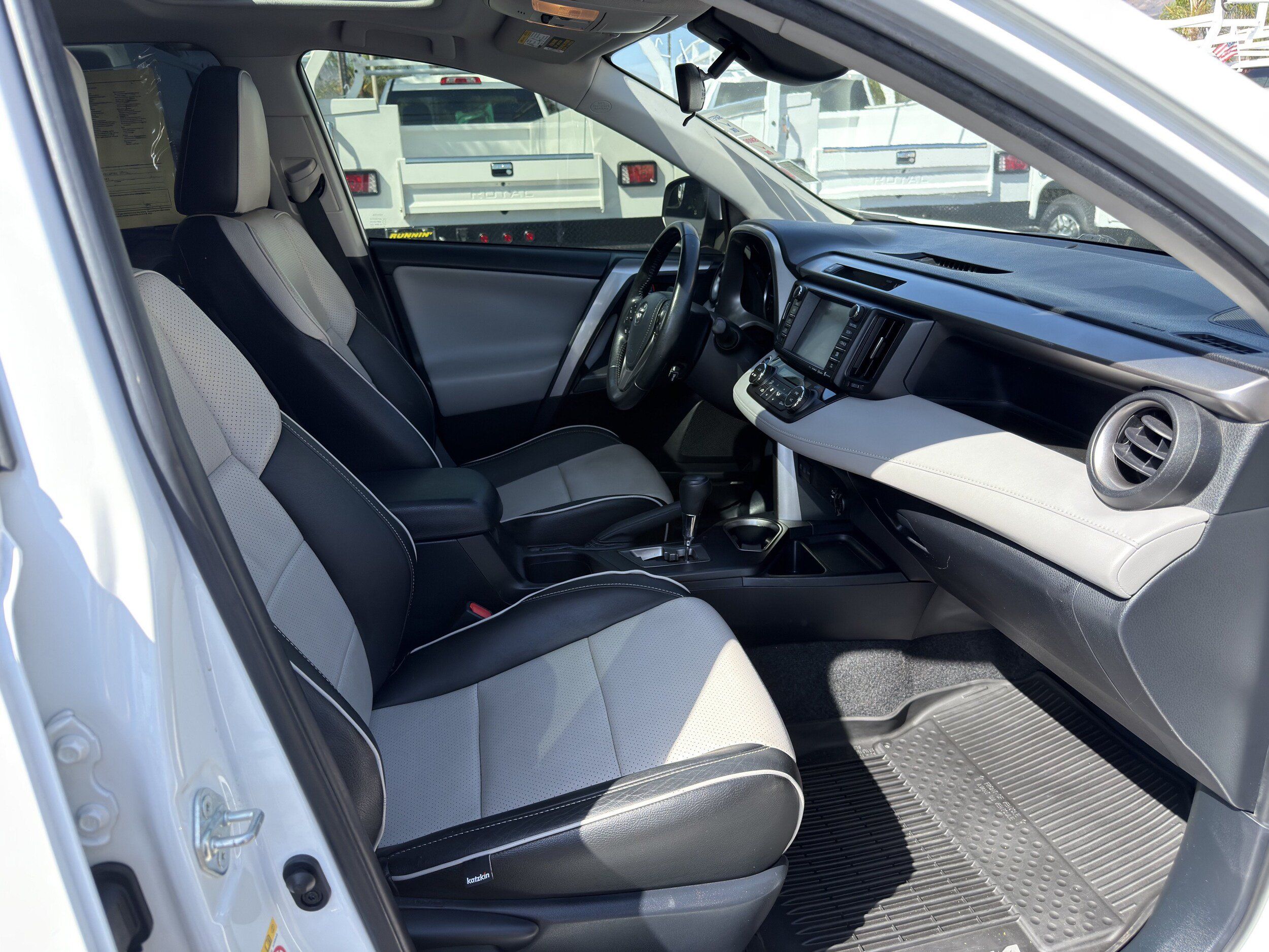 Used 2018 Toyota RAV4 XLE w/ Carpet Mat Package AWD/4WD image 10