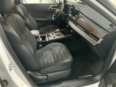 Used 2025 Mitsubishi Outlander 4WD Plug-In Hybrid image 21